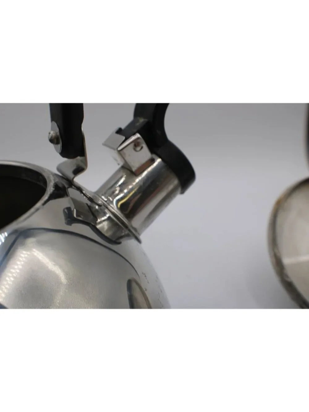 Stainless Steel Whistling Tea Kettle Black Handle Lid 2.5 Quart Vtg Thailand